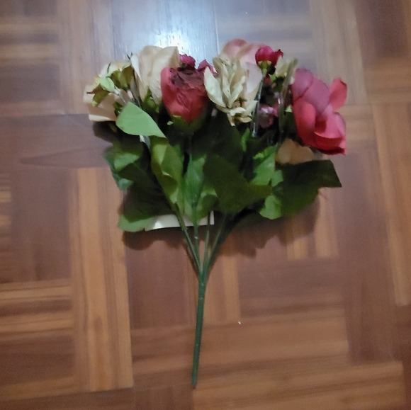 Rose Blossom Bouquet each, but I have 3 left - Picture 8 of 9